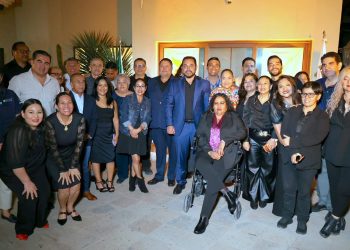 RECONOCE ALCALDE CHRISTIAN AGÚNDEZ LABOR DE COMUNICADORES DE LOS CABOS