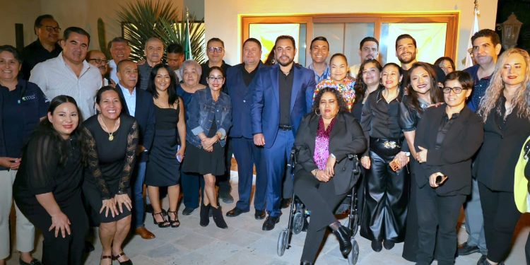 RECONOCE ALCALDE CHRISTIAN AGÚNDEZ LABOR DE COMUNICADORES DE LOS CABOS