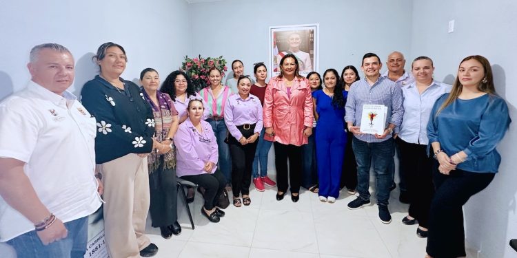 FIRMAN IMMLC Y DESARROLLO SICIAL CONVENIO PARA FORTALECER EMPODERAMIENTO DE LAS MUJERES EN LOS CABOS
