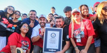 LOS CABOS HACE HISTORIA AL LOGRAR RÉCORD GUINNESS CON EL SASHIMI MÁS LARGO DEL MUNDO