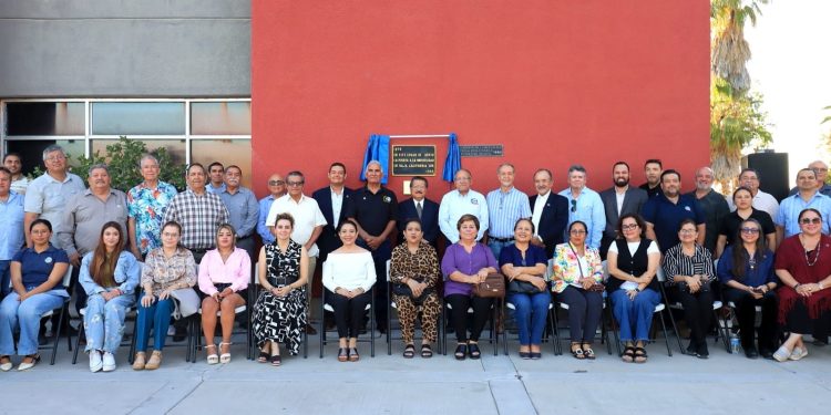 UABCS RESGUARDA SU MEMORIA HISTÓRICA CON LA REUBICACIÓN DE PLACA CONMEMORATIVA