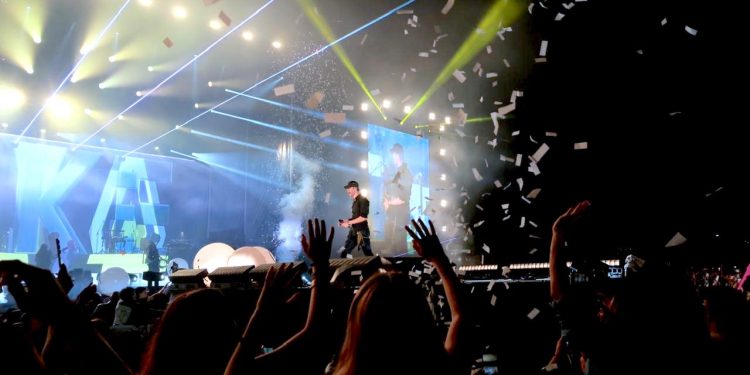 MÁS DE 50 MIL ASISTENTES DISFRUTARON LA PRESENTACIÓN DE ENRIQUE IGLESIAS EN LAS FIESTAS TRADICIONALES DE SAN JOSÉ DEL CABO 2026