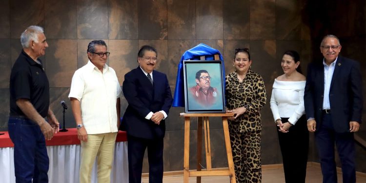 UABCS RINDE HOMENAJE A SU PRIMER RECTOR CON CONFERENCIA MAGISTRAL Y DEVELACIÓN DE RETRATO