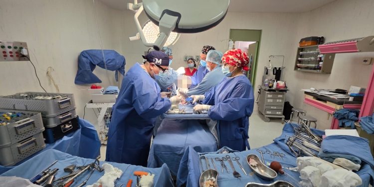 DESARROLLA ISSSTE EN BAJA CALIFORNIA SUR PRIMERA ARTROPLASTIA TOTAL DE RODILLA