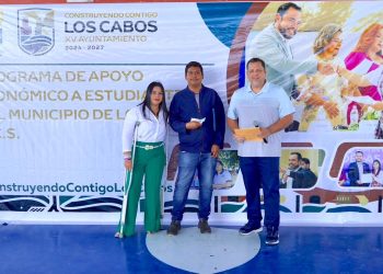 ENTREGA AYUNTAMIENTO DE LOS CABOS EL PAGO DE APOYOS ECONÓMICOS A ESTUDIANTES DE LOS CABOS