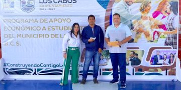 ENTREGA AYUNTAMIENTO DE LOS CABOS EL PAGO DE APOYOS ECONÓMICOS A ESTUDIANTES DE LOS CABOS