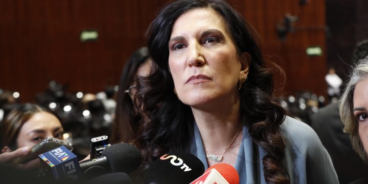 MÉXICO NO ESTÁ EXIGIENDO UNA REVOCACIÓN DE MANDATO, LO QUE DEMANDA SON MEDICINAS Y SEGURIDAD: KENIA LÓPEZ RABADAN