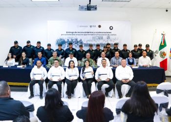 ENTREGA PGJE RECONOCIMIENTOS AL MÉRITO Y EQUIPAMIENTO A AGENTES DE INVESTIGACIÓN Y AGENTES DEL MINISTERIO PÚBLICO