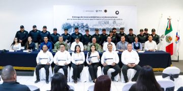 ENTREGA PGJE RECONOCIMIENTOS AL MÉRITO Y EQUIPAMIENTO A AGENTES DE INVESTIGACIÓN Y AGENTES DEL MINISTERIO PÚBLICO