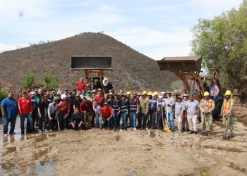 GOBERNADOR VÍCTOR CASTRO ENCABEZA JORNADA DE LIMPIEZA EN SAN BLAS EN APOYO A COMUNIDADES RURALES