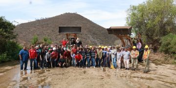 GOBERNADOR VÍCTOR CASTRO ENCABEZA JORNADA DE LIMPIEZA EN SAN BLAS EN APOYO A COMUNIDADES RURALES