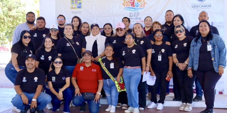    MÁS DE 800 FAMILIAS DE CABO SAN LUCAS RECIBEN APOYOS EN  JORNADAS SOCIALES DEL DIF LOS CABOS