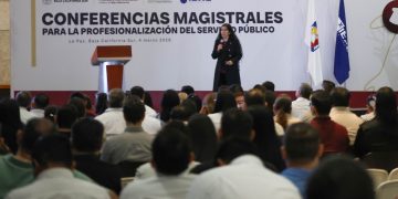 MAS DE 400 SERVIDORES PÚBLICOS DE BCS SE CAPACITAN EN CONFERENCIAS MAGISTRALES