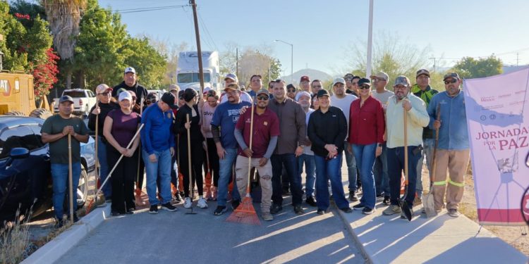 SAÚL GONZÁLEZ ENCABEZA JORNADA DE LIMPIEZA E INAUGURA ANDADOR EN LA PAZ, EN LA COLONIA LA RINCONADA