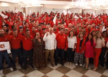 GOBERNADOR VÍCTOR CASTRO ASISTE A CONVENCIÓN ESTATAL DEL SINDICATO MINERO; RECONOCE LOGROS Y UNIDAD DEL GREMIO