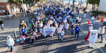 MÁS DE 500 PERSONAS SE SUMAN A LA “ GRAN MARCHA POR EL AUTISMO 2026” EN EL MALECÓN DE LA PAZ