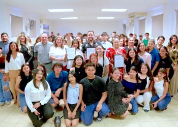 FIRMAN AYUNTAMIENTO DE LOS CABOS Y UNIVERSIDAD MUNDIAL CONVENIO EN BENEFICIO DE LA EDUCACIÓN   