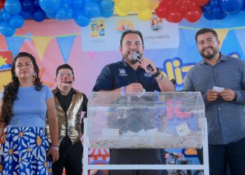 CELEBRA ALCALDE CHRISTIAN AGÚNDEZ A LA NIÑEZ DE LA ZONA RURAL DE LOS CABOS