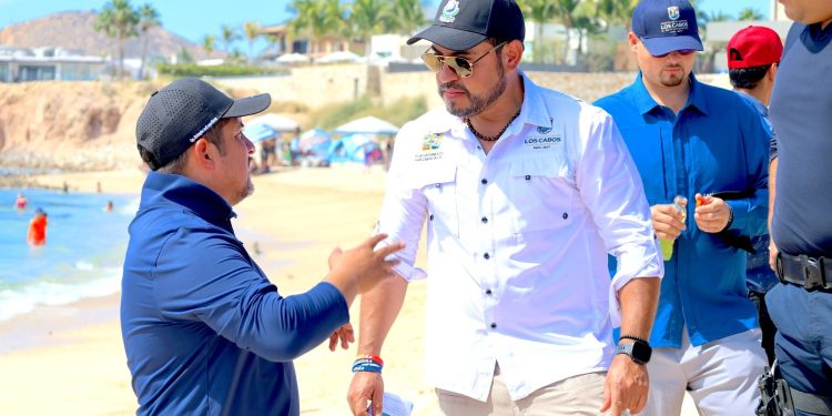 ENCABEZA ALCALDE CHRISTIAN AGÚNDEZ RECORRIDOS DE PREVENCIÓN EN PLAYAS DE LOS CABOS POR SEMANA SANTA 2026
