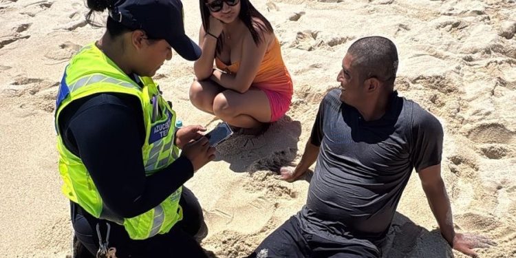 ENCABEZA ALCALDE CHRISTIAN AGÚNDEZ RECORRIDOS DE PREVENCIÓN EN PLAYAS DE LOS CABOS POR SEMANA SANTA 2026
