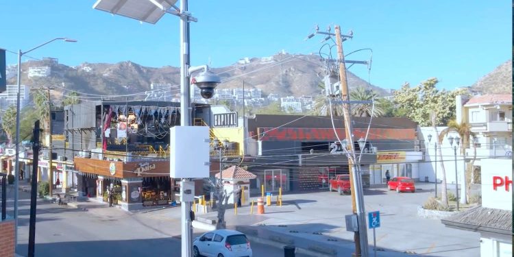 INSTALAN 12 NUEVAS CÁMARAS DE VIDEOVIGILANCIA EN AVENIDAS PRINCIPALES DE CABO SAN LUCAS