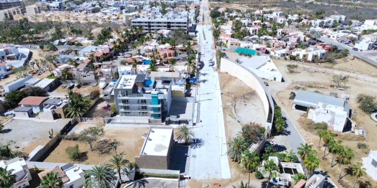 AVANZA 85% PAVIMENTACIÓN DE LA CALLE CAMINO A EL TEZAL EN CABO SAN LUCAS