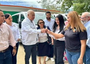 ESTUDIANTES DE UABCS LA RIBERA RECIBEN TRANSPORTE ESCOLAR POR PARTE DEL GOBIERNO DEL ESTADO DE BCS