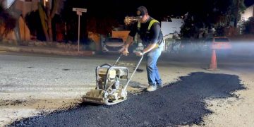 REALIZAN JORNADA NOCTURNA DE BACHEO EN COLONIA MAGISTERIAL EN SAN JOSÉ DEL CABO