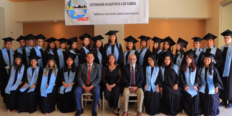 UABCS LOS CABOS ENTREGA A LA SOCIEDAD 48 EGRESADOS DE LA CARRERA DE DERECHO Y CIENCIAS JURÍDICAS