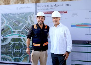 ENTREGA AYUNTAMIENTO DE LOS CABOS APOYOS ECONÓMICOS Y TABLETAS A JÓVENES