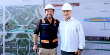 ENTREGA AYUNTAMIENTO DE LOS CABOS APOYOS ECONÓMICOS Y TABLETAS A JÓVENES