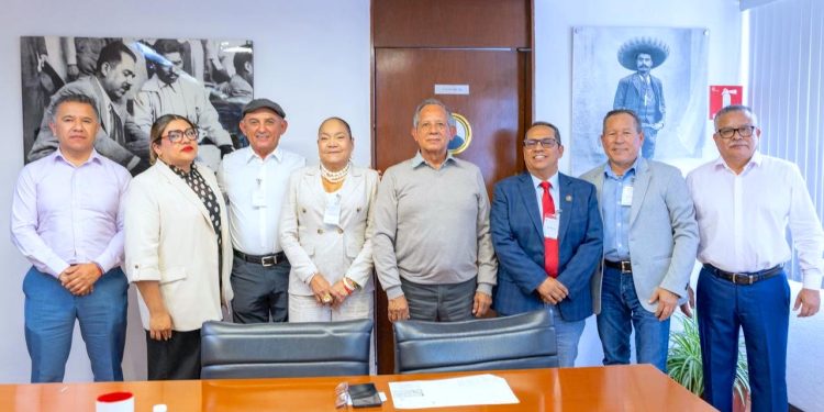 REALIZAN JORNADA DE LIMPIEZA Y RETIRO DE ESPECIES INVASORAS EN EL ESTERO DE SAN JOSÉ DEL CABO