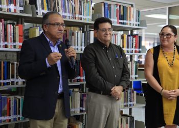 UABCS RECIBE DONACIÓN DE ACERVO  BIBLIOGRÁFICO PARA SU BIBLIOTECA CENTRAL