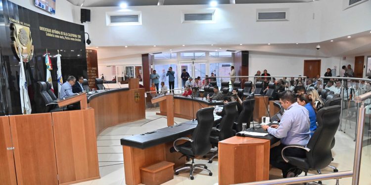 HOMENAJEARÁ PODER LEGISLATIVO A MAESTRAS Y MAESTROS DE BCS