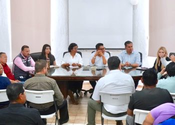 MESA DE TRABAJO PARA MEJORAR SERVICIOS BÁSICOS EN LA COLONIA FUNDADORES DE CABO SAN LUCAS