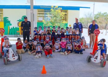 ENTREGA AYUNTAMIENTO DE LOS CABOS 20 APOYOS A MADRES JÓVENES EN CABO SAN LUCAS