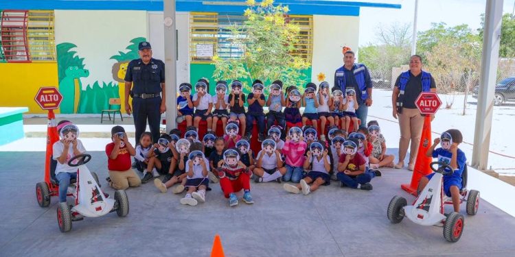 ENTREGA AYUNTAMIENTO DE LOS CABOS 20 APOYOS A MADRES JÓVENES EN CABO SAN LUCAS