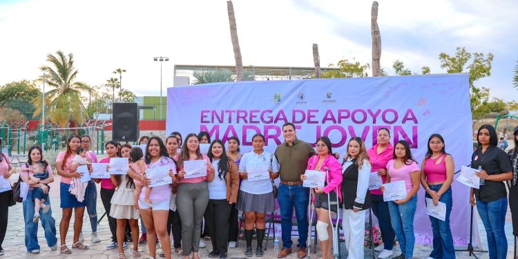 ENTREGA AYUNTAMIENTO DE LOS CABOS 20 APOYOS A MADRES JÓVENES EN CABO SAN LUCAS