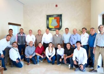 ENTREGA AYUNTAMIENTO DE LOS CABOS 20 APOYOS A MADRES JÓVENES EN CABO SAN LUCAS