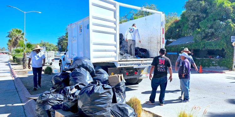    PERSONAL SERVICIOS PÚBLICOS DE LOS CABOS A CARGO DE LA LIMPIEZA ANTES, DURANTE Y DESPUÉS DEL IRONMAN