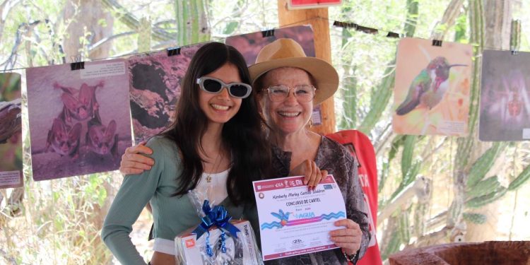 PREMIA COSHCYTI A GANADORAS Y GANADORES DEL CONCURSO DE CARTEL DEL FORO + AGUA PARA BCS