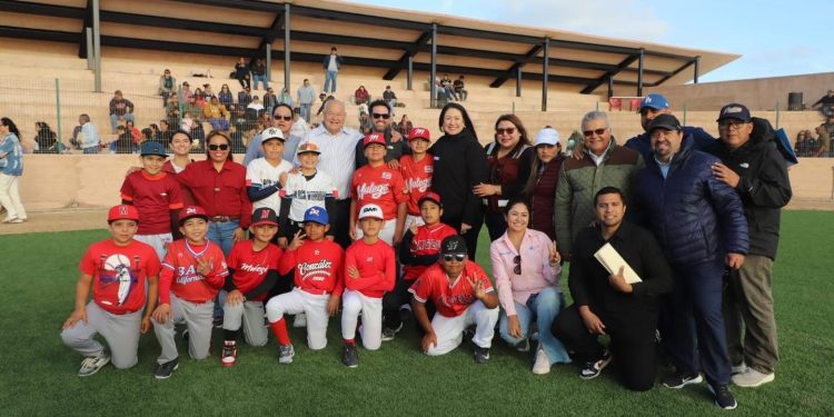 EL DEPORTE Y LA CONVIVENCIA COMUNITARIA SE FORTALECE EN GUERRERO NEGRO CON UN NUEVO ESTADIO DE BÉISBOL