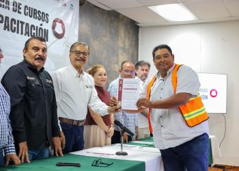 SE GRADÚA PRIMERA GENERACIÓN DE  OPERADORES DE MAQUINARIA EN LA PAZ