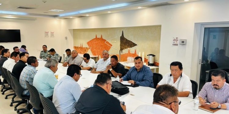GOBIERNO DE BCS MANTIENE DIÁLOGO CON TRANSPORTISTAS TURÍSTICOS DE LOS CABOS: MARTÍN SALINAS