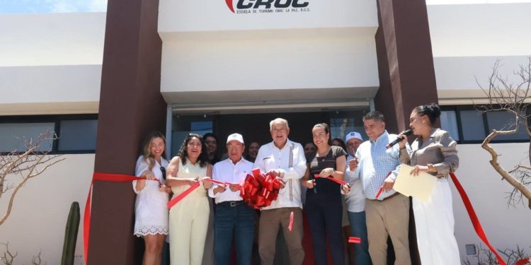 INAUGURA VÍCTOR CASTRO TERCERA ESCUELA DE TURISMO DE LA CROC; SE AMPLÍA OFERTA DE CAPACITACIÓN EN BCS