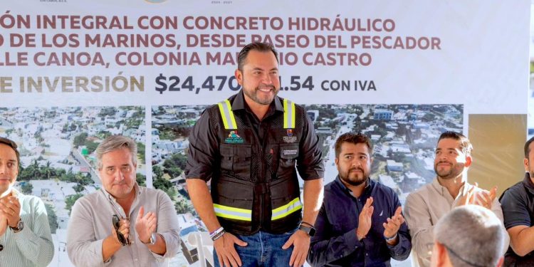 ENTREGA ALCALDE OBRA INTEGRAL EN LA CALLE PASEO DE LOS MARINOS EN SAN JOSÉ DEL CABO