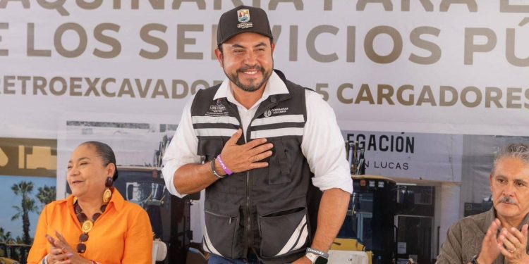    VA CHRISTIAN AGÚNDEZ POR SIETE PROYECTOS PARA MEJORAR LA MOVILIDAD EN LOS CABOS
