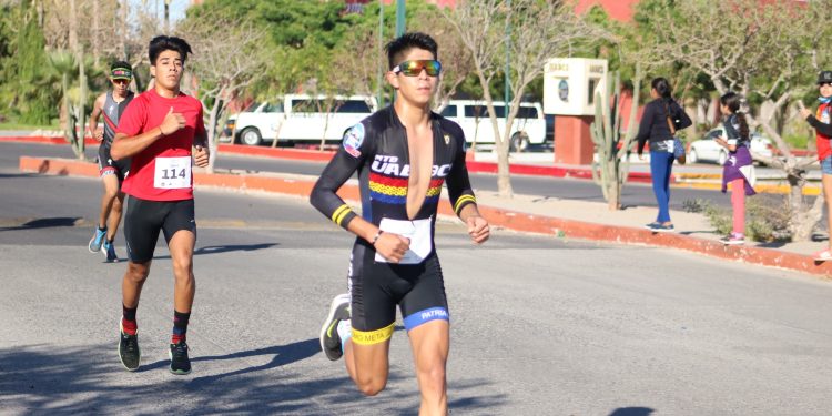 ESTUDIANTES DE LA UABCS IMPULSAN CARRERA  DEPORTIVA “CHOYERO EAST RUN” EN LA RIBERA
