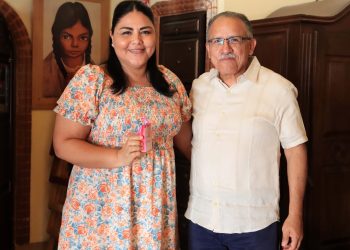 RECONOCE UABCS A MADRES TRABAJADORAS ADMINISTRATIVAS  CON CONVIVENCIA CONMEMORATIVA