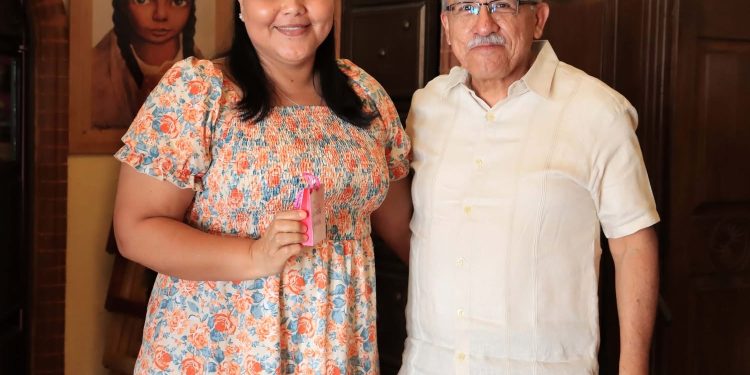 RECONOCE UABCS A MADRES TRABAJADORAS ADMINISTRATIVAS  CON CONVIVENCIA CONMEMORATIVA